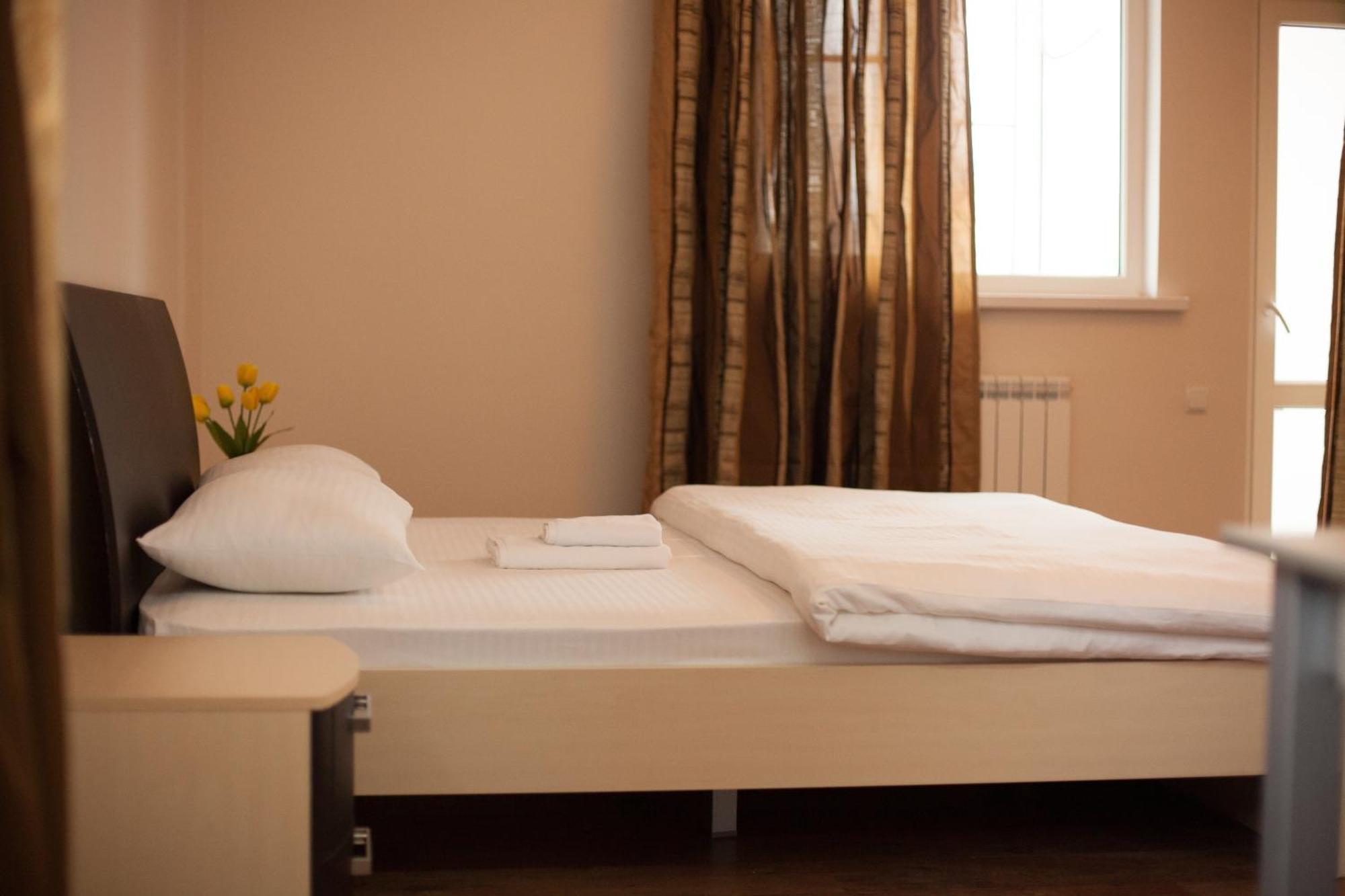 Sarai-Batu Guest House Atyrau Ngoại thất bức ảnh